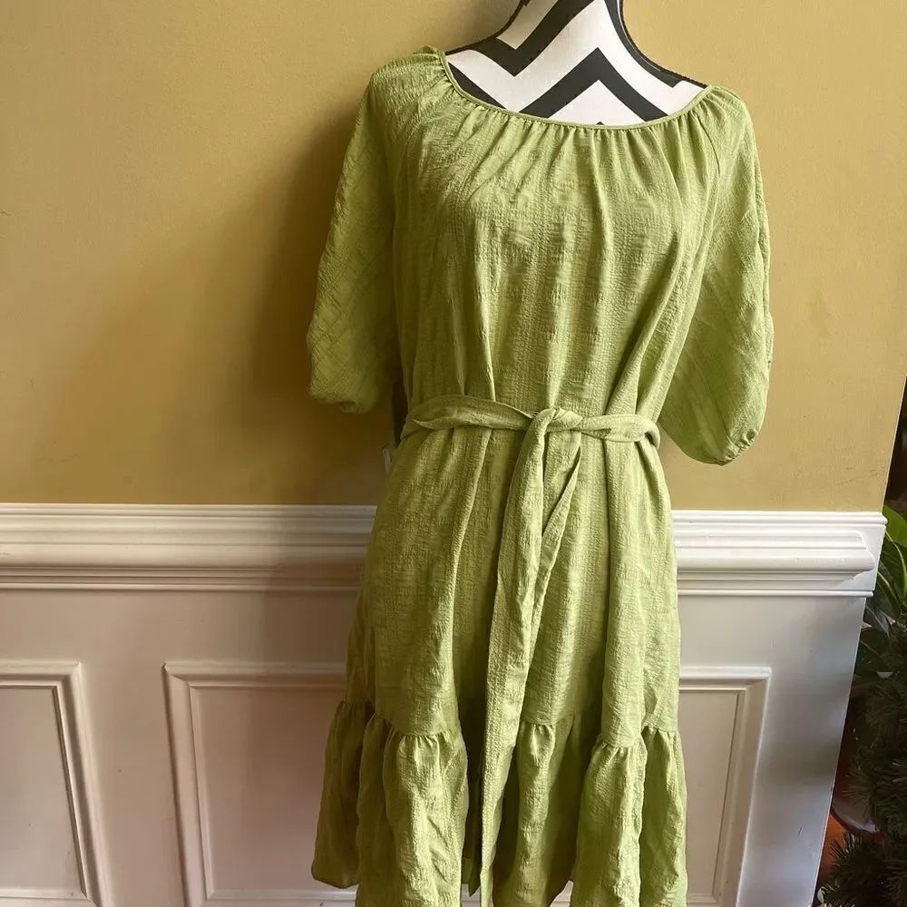 House of Tara green dress with elastic puff sleeves ruffle hem size 14